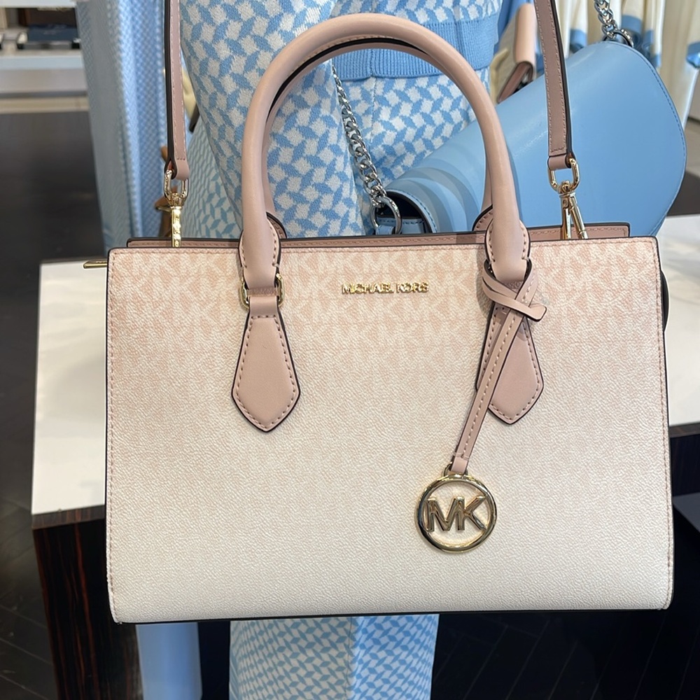 MICHAEL KORS Sheila Md Ombré Signature Logo Satchel Crossbody Bag
Powder Blush - Picture 10 of 16